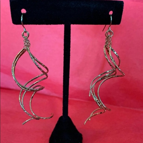 🔴 Gold color spiral fashion earrings - Picture 1 of 2